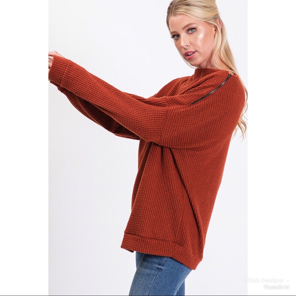 🛍LAST 1! Wear 2 Ways Brick Waffle Top w/Zipper! - Picture 4 of 4